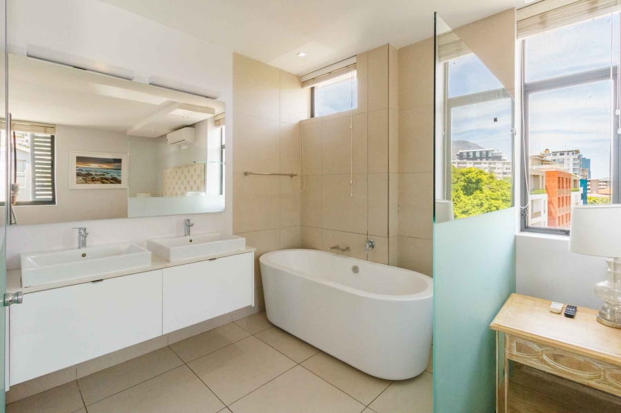 To Let 3 Bedroom Property for Rent in Green Point Western Cape